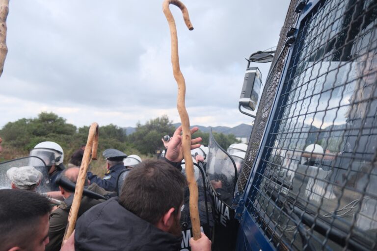 Κύμα οργής κατά της αστυνομικής βίας στα Χανιά – Κοινό μέτωπο Αγροτών, Οικοδόμων και Συνταξιούχων υπέρ των κτηνοτρόφων