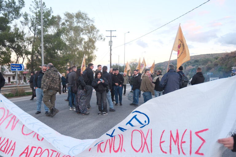 Λάρισα: Παραμένουν οι αγρότες στο μπλόκο της Νίκαιας – Στις 15:00 ανακοινώσεις από τον υπουργό Αγροτικής Ανάπτυξης