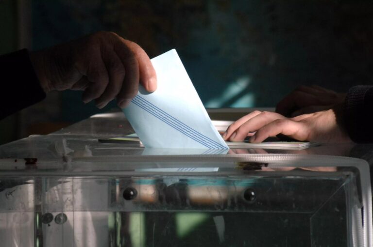 Τεχνητή νοημοσύνη και πολιτική – Όλο και παραπάνω ενημερώνονται μέσω μεγάλων γλωσσικών μοντέλων – Ποια η επιρροή σε εκλογές