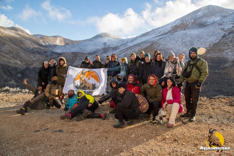Λευκά Όρη: Γενέθλια στα 2.000 μέτρα ανεβαίνοντας στις Πάχνες από την ομάδα «Αγριοκάτσικο» | Φωτός+Βίντεο