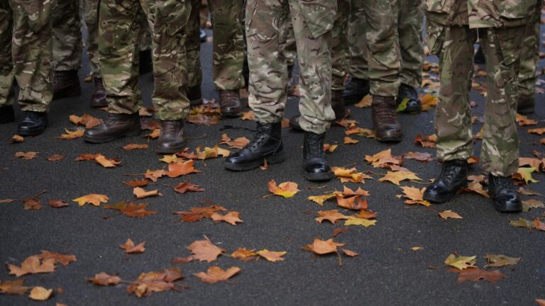 «Οι γιοι και οι κόρες μας να ετοιμαστούν να πολεμήσουν», προειδοποιεί ο αρχηγός Ενόπλων Δυνάμεων της Βρετανίας