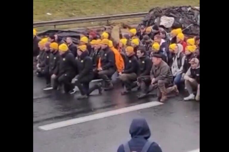 Μαρία Δεναξά: Όταν η αστυνομία προστατεύει το 1% που εχθρεύεται τους λαούς – Συγκλονιστικές εικόνες απο την πόλη Μπριβ