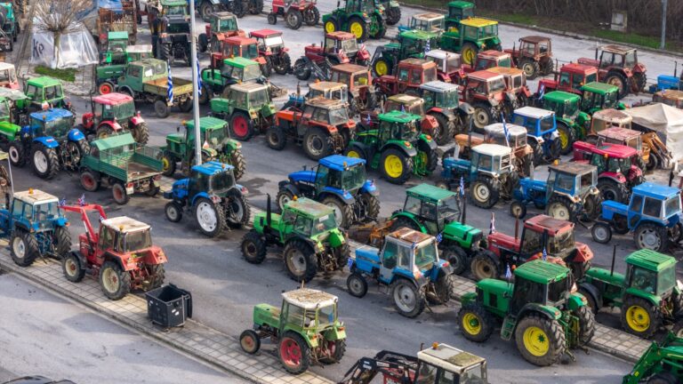 Αγροτικές κινητοποιήσεις: Κλειστή η σήραγγα των Τεμπών για τα φορτηγά τη Δευτέρα – Συνεχίζεται το άνοιγμα των διοδίων