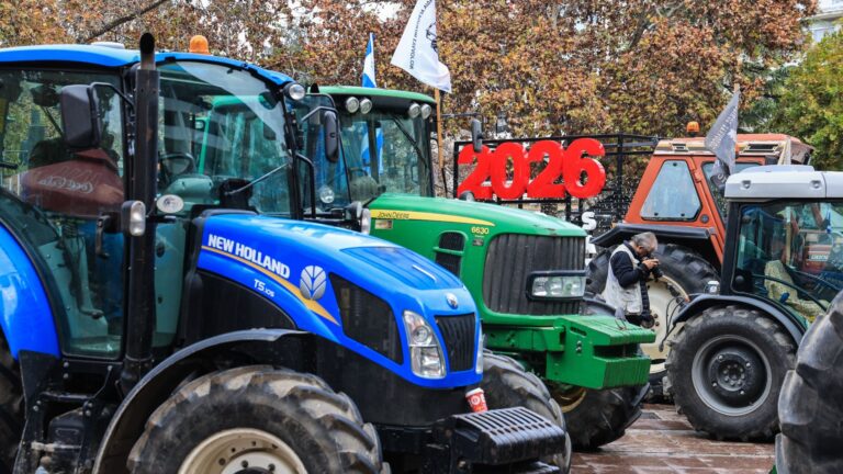 Τα αιτήματά τους στέλνουν σήμερα οι αγρότες μετά το «μπλόκο» στο Μαξίμου – «Αναλαμβάνουν την ευθύνη για τη μη προσέλευση σε διάλογο», διαμηνύει ο Τσιάρας