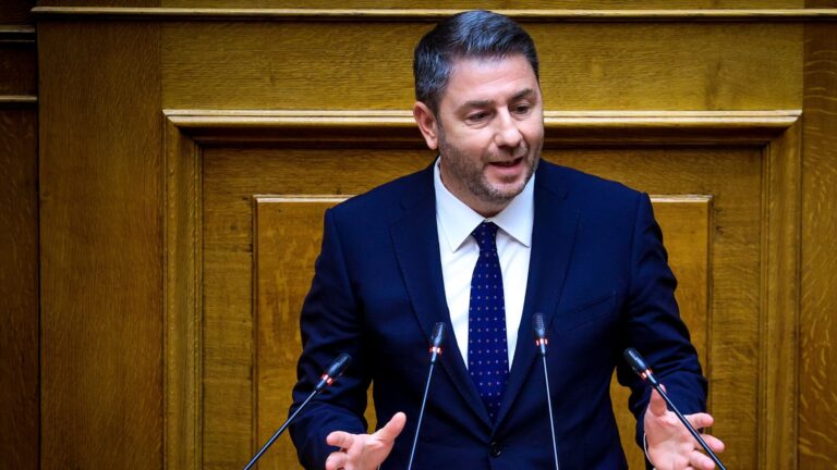 Προϋπολογισμός: Πυρ ομαδόν από την αντιπολίτευση – «Βουτηγμένη στην ανυποληψία και τη διαφθορά η κυβέρνηση» είπε ο Ανδρουλάκης