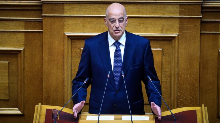 Βουλή – Προϋπολογισμός: «Η Δημοκρατία ως πολίτευμα χωρίς μεσαία τάξη δεν μπορεί να υπάρξει», είπε ο Δένδιας