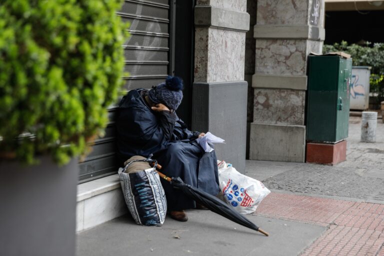 Η Eurostat εκθέτει τον κυβερνητικό μύθο για το εισόδημα των Ελλήνων: 28% κάτω από τον ευρωπαϊκό μέσο όρο, το 27,6 στον κίνδυνο φτώχειας