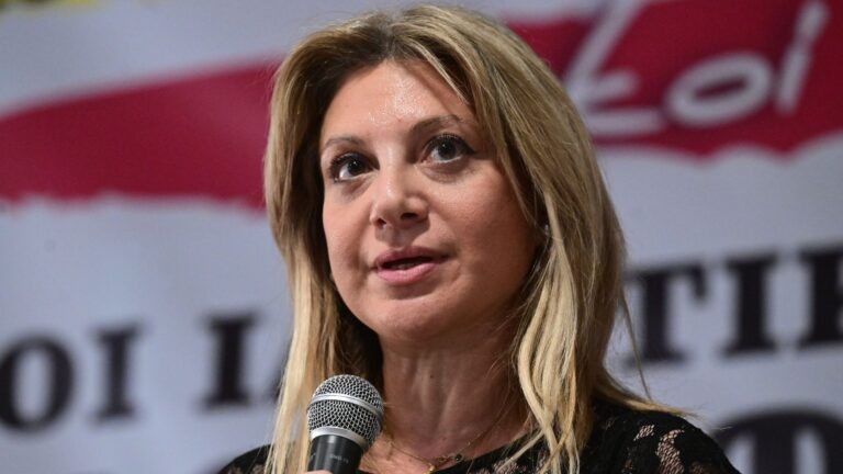 Πολιτικό «παρών» από τη Μαρία Καρυστιανού: Προαναγγελία ίδρυσης κόμματος και «πόρτα» στο παλιό πολιτικό προσωπικό