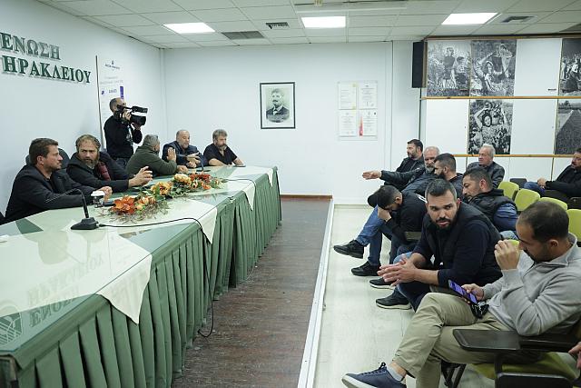 Στάση αναμονής από τους αγροτοκτηνοτρόφους της Κρήτης – Καταγγελίες Τριανταφυλλάκη για «πισώπλατα μαχαιρώματα» και αιχμές για προδοσία