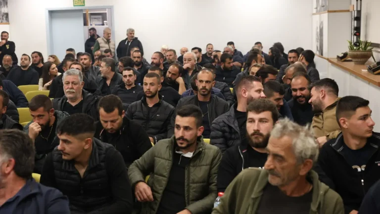 “Εκρηκτικό” κλίμα μεταξύ των αγροτοκτηνοτρόφων που μιλούν για προδοσία – Απόψε, κεκλεισμένων των θυρών, η σύσκεψη στην Παγκρήτια Συντονιστική