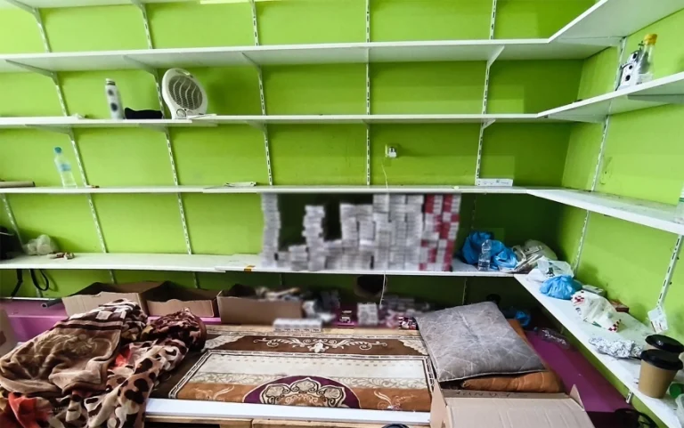 Σύγχρονη δουλεία: Έφερναν ανήλικους από άλλες χώρες και τους ανάγκαζαν να δουλεύουν δωρεάν στην πώληση παράνομων προϊόντων