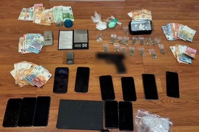 Διακίνηση ναρκωτικών σε σχολεία: Ανήλικα μέλη μοίραζαν ναρκωτικά και σε σχολική εκδρομή στα Χανιά – Βασάνιζαν τους ανυπάκοους