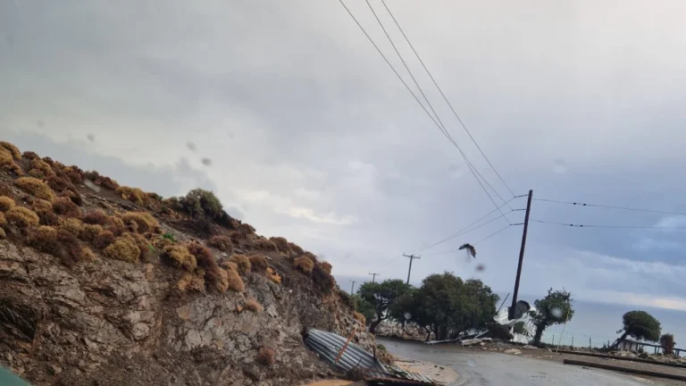 Κακοκαιρία Byron: Υδροστρόβιλος «σάρωσε» τον Τσούτσουρα Ηρακλείου-Δεν προσγειώθηκε η βραδινή πτήση στα Χανιά