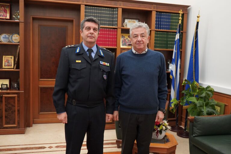 Συνάντηση του Περιφερειάρχη Κρήτης Σταύρου Αρναουτάκη με το νέο Διοικητή Πυροσβεστικών Υπηρεσιών Κρήτης Ξενοφώντα Τσιλιμιγκάκη