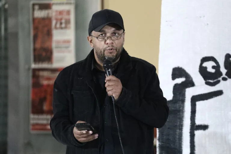 “Θα τους κατεβάσουμε όλοι μαζί”: Ο Πάνος Ρούτσι κάλεσε σε 48ωρη γενική Απεργία στις 27-28 Φλεβάρη – “Η ενότητα της εργατικής τάξης είναι κρίσιμη”