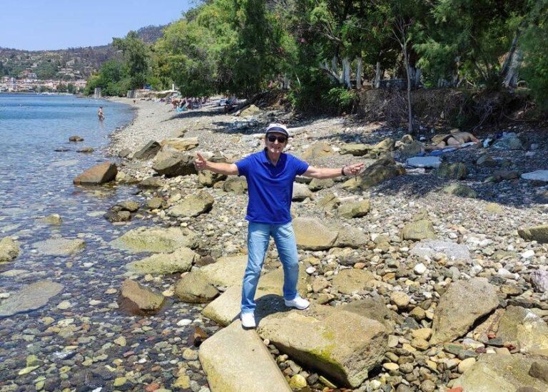 Αθ. Τσόκας: «Δεν είμαι στην Επιτροπή Σοφών της Μ. Καρυστιανού αλλά έχω στείλει τις προτάσεις μου για τα οικονομικά – Ο Τριαδικός Θεός με έχει προικίσει με πολλά ταλέντα τα οποία αποκωδικοποιώ με αρχαία Ελληνικά»