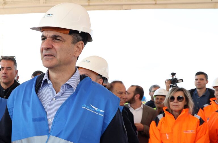 Αεροδρόμιο Καστελίου: Πολιτική «θύελλα» για την επίσκεψη Μητσοτάκη – Στο επίκεντρο η αρχαιολογική θέση στην Παπούρα