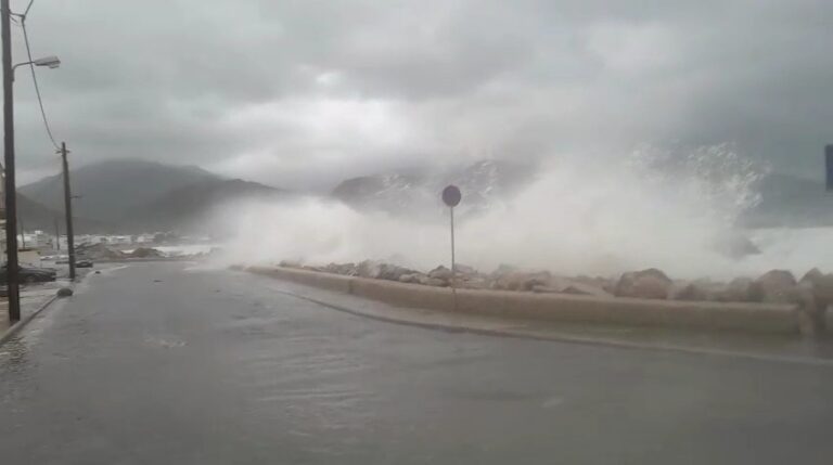 Παλαιόχωρα: Σε «ομηρία» δεκαετιών η συνοικία Γαυδιώτικα – Καταγγελίες για θεσμική αδιαφορία και κίνδυνο από τη θάλασσα