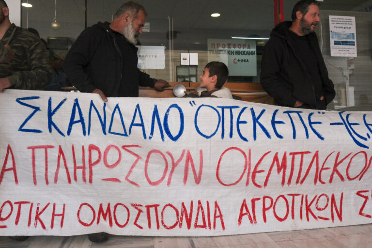 Χανιά: Μηχανοκίνητη «απόβαση» μελισσοκόμων και αγροτών στο κέντρο της πόλης