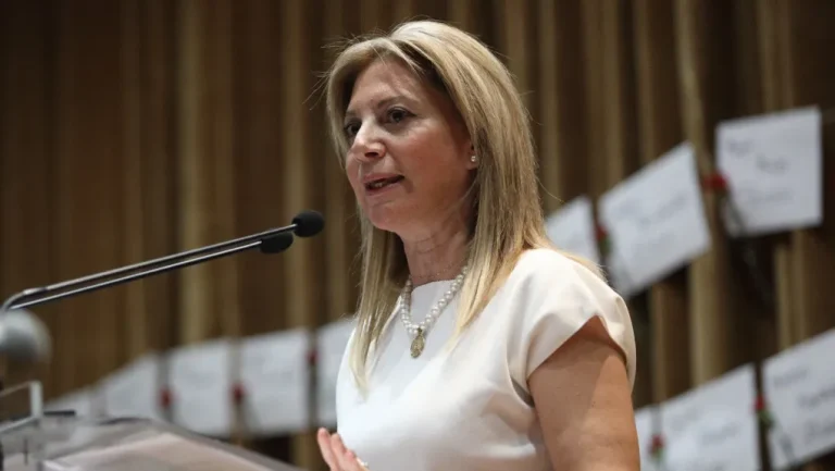 «Στόχος η κάθαρση» – Στην τελική ευθεία για κόμμα η Καρυστιανού