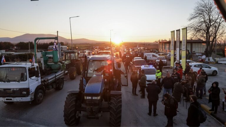 Με κάθοδο στην Αθήνα απαντούν οι αγρότες στον Μητσοτάκη – Κρίσιμη πανελλαδική το μεσημέρι – Μικρό το ρήγμα στα μπλόκα