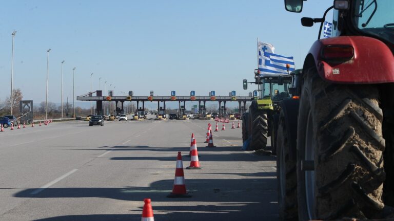 «Όχι» λένε οι αγρότες στη συνάντηση με Μητσοτάκη, μιλούν για «εμπαιγμό» – Σκέψεις για «απόβαση» των τρακτέρ στο Σύνταγμα, τι απαντά η κυβέρνηση