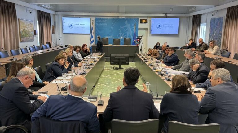 Χανιά: Ομόφωνο «όχι» στην κατάργηση των Σχολικών Επιτροπών – Η θεσμική κόντρα με το Υπουργείο Εσωτερικών