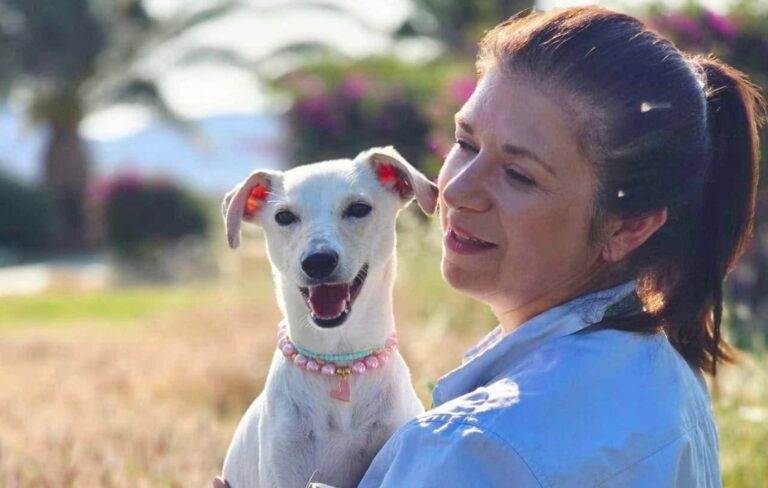 Η Κρητικιά δημοσιογράφος που δίνει φωνή στα αδέσποτα: «Εάν αυτή δεν είναι φρίκη , τότε τι είναι;»