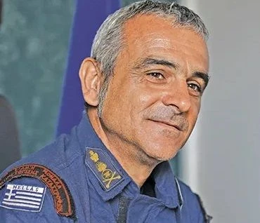 Αλλαγή σκυτάλης στην Πυροσβεστική Χανίων: Νέος Διοικητής ο Σταύρος Καλογιαννάκης — Η διαδρομή από την ΕΜΑΚ στην ηγεσία του Νομού