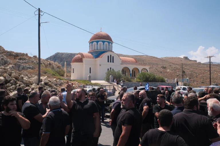 Δεν πήρανε τίποτα από όσα τους υποσχέθηκε ο Χατζηδάκης, και κατηγορούν τους συνάδελφούς τους που δεν εμπιστεύονται τον διάλογο