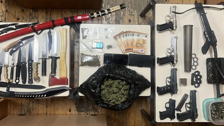Ανώγεια: Η διαδρομή της κάνναβης αποκάλυψε «οπλοστάσιο» στο Ηράκλειο – Χειροπέδες σε δύο άτομα