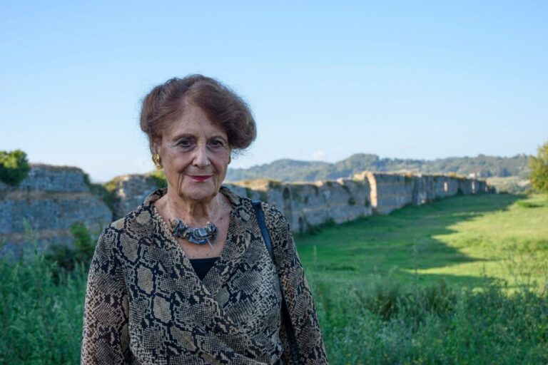 Στο πλευρό της Μαρίας Καρυστιανού η Μαρία Νεγρεπόντη-Δελιβάνη: Το οικονομικό πρόγραμμα και η διαχρονική σχέση με τον Στέλιο Παπαθεμελή