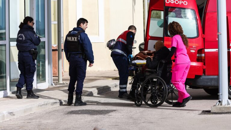 Τραγωδία στη Χίο: «Κοιτάξτε, αυτό είναι σύγκρουση ξεκάθαρα. Ήταν σαν πολύ βαριά τροχαία, είναι περίεργο», αναφέρουν νοσηλευτές