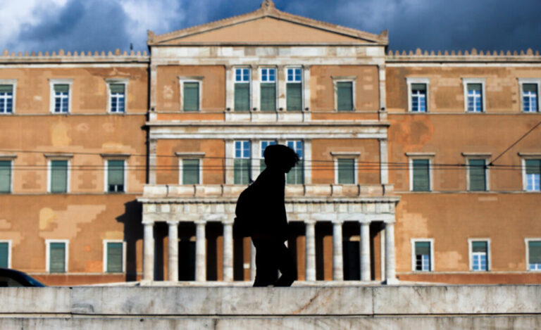 Human Rights Watch για Ελλάδα: Πλήγματα στο κράτος δικαίου – Επιθέσεις σε δημοσιογράφους, κοινωνία των πολιτών και μετανάστες