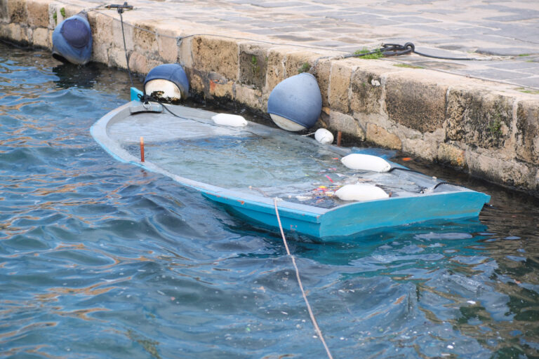 Χανιά: H αγαπημένη βάρκα “Λουλού” ξαναήρθε στη ζωή – Ποντίστηκε στο Παλιό Λιμάνι | Φωτός