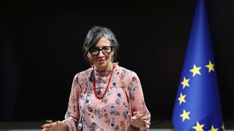 Φραντσέσκα Αλμπανέζε: Πάνω από 100 προσωπικότητες του πολιτισμού στηρίζουν την εισηγήτρια του ΟΗΕ – Ανάμεσά τους ο Λάνθιμος