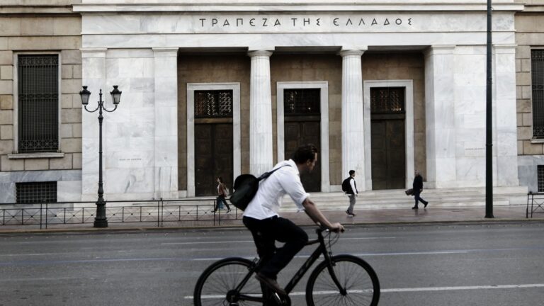 Realpolls: Στο ναδίρ η εμπιστοσύνη των πολιτών στις τράπεζες – Η πρόσβαση στα δάνεια, οι υπηρεσίες και τα υπερκέρδη