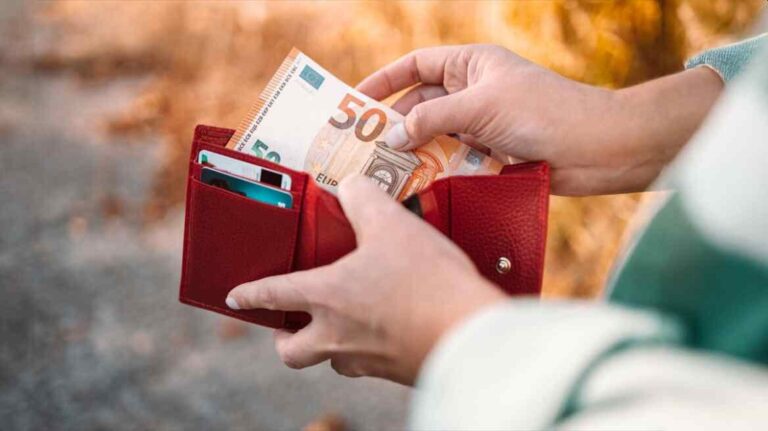 Τα πραγματικά εισοδήματα στην ΕΕ μετά την πανδημία – Γιατί η Ελλάδα παραμένει στον πάτο της κατάταξης