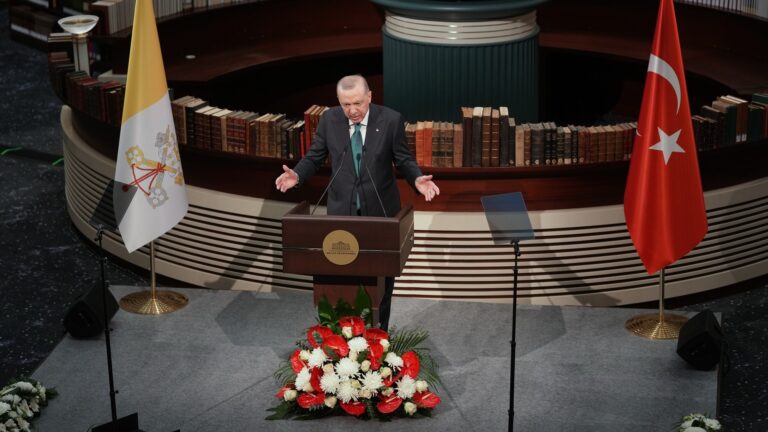 Ερντογάν για τη συνάντηση με Μητσοτάκη: «Θέλουμε ειρήνη και ασφάλεια για εμάς και τους γείτονές μας»