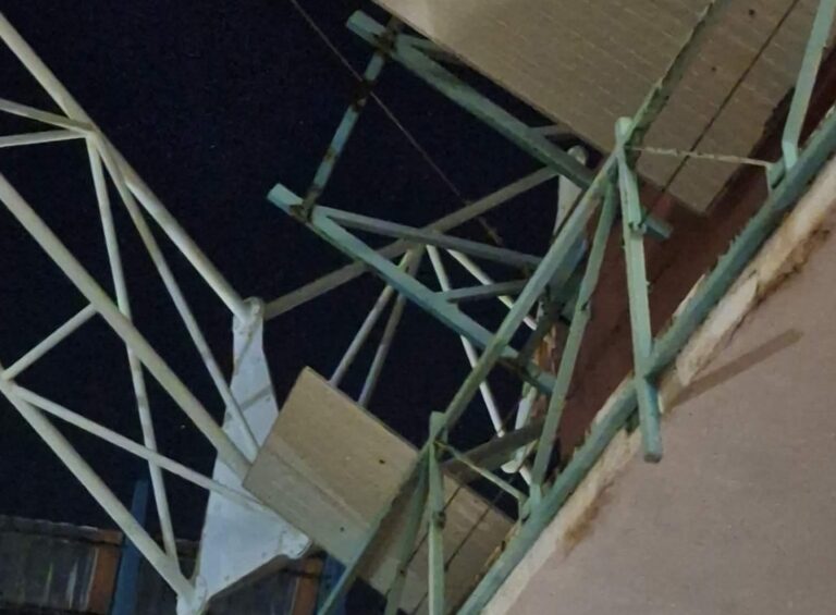 Καταγγελία για επικίνδυνες συνθήκες στις εστίες του Πολυτεχνείου Κρήτης μετά από περιστατικό με μεταλλικό στέγαστρο