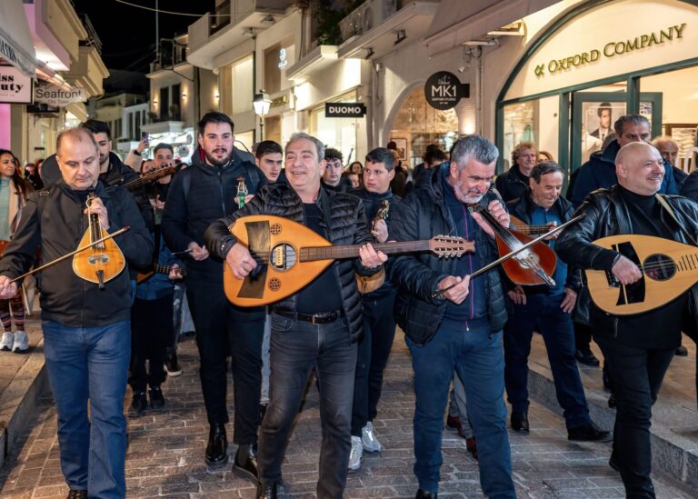Με Κρητικές Καντάδες ξεκίνησε η κορύφωση του Ρεθεμνιώτικου Καρναβαλιού ’26