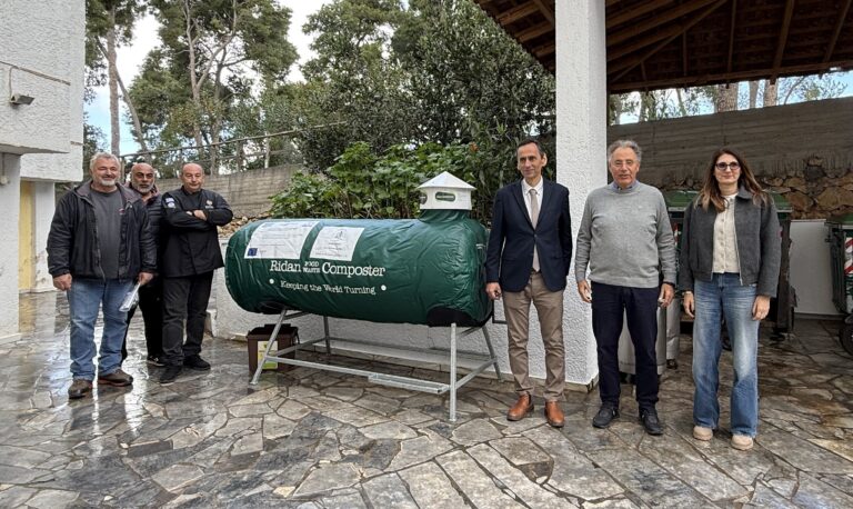 Ενισχύεται το πρόγραμμα διαλογή στην πηγή βιοαποβλήτων: Παραδόθηκε στο ΜΑΙΧ ο πρώτος μηχανικός κομποστοποιητής του Δήμου Χανίων