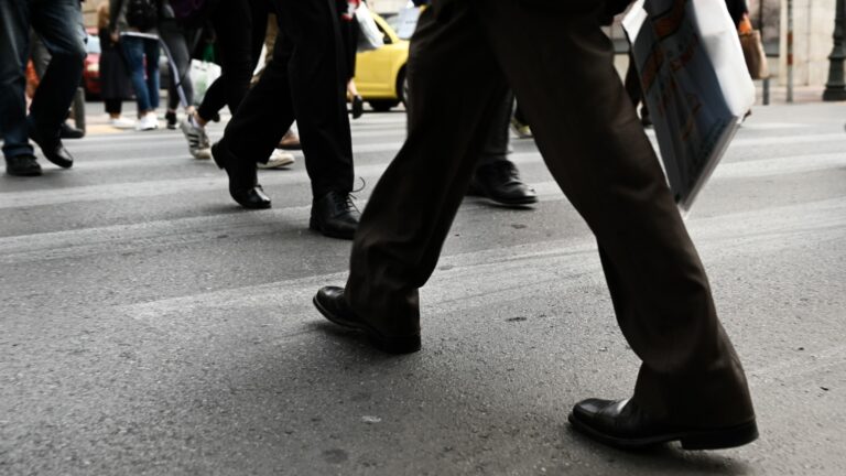 «Βαθαίνει» το δημογραφικό πρόβλημα στην Ελλάδα: Η μέση ηλικία ξεπέρασε τα 47 έτη