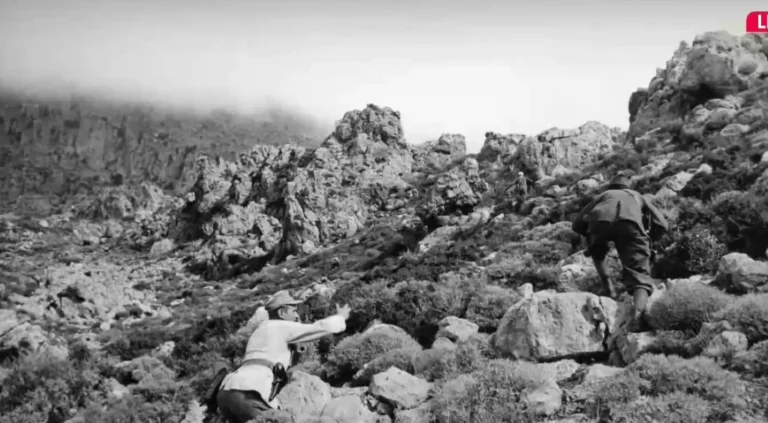 Φωτογραφίες ντοκουμέντα από τις θηριωδίες των Ναζί στην Κρήτη – Η ιστορία της εικόνας με τον ομαδικό τάφο Ρεθυμνιωτών