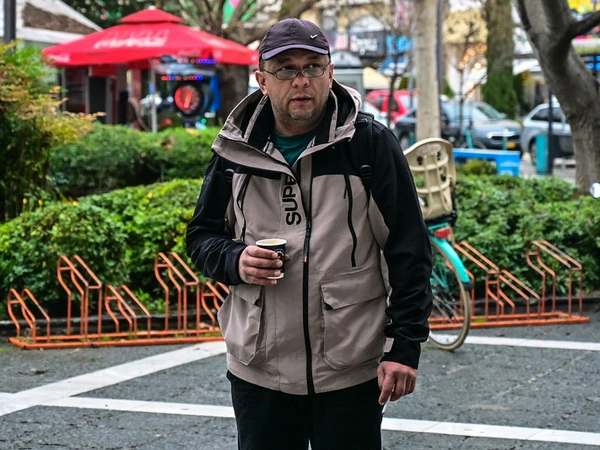 «Κάνε καμία απεργία»: Φραστική επίθεση από τον δικηγόρο Καπερνάρο στον Πάνο Ρούτσι – “Ρε κάθαρμα”, του απάντησε ο Ρούτσι