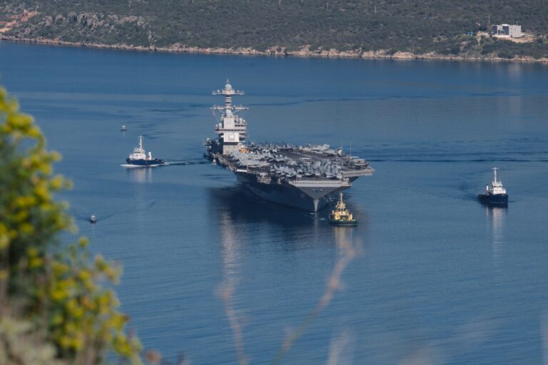 Bloomberg: Το αμερικανικό αεροπλανοφόρο που έφυγε από τη Μέση Ανατολή για να έρθει στη Σούδα λόγω πυρκαγιάς έχει… πολλά άλλα προβλήματα