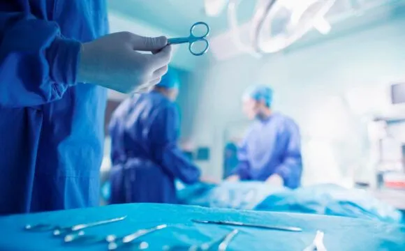 ΠΑΓΝΗ: Στο «κόκκινο» 3 κλινικές με καρδιοχειρουργημένους ασθενείς και πολυτραυματίες