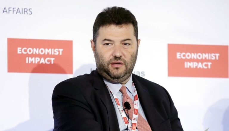 Πολάκης για τον ξυλοδαρμό του επικεφαλής της εισπρακτικής της Alpha Bank: Τα κοράκια των funds έχουν φτάσει τον κόσμο στα όρια του – “Αδιανόητη η ανάρτηση Πολάκη”, λέει η ΝΔ