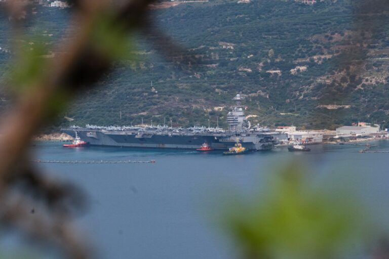 Το αεροπλανοφόρο Gerald Ford στη Σούδα για επισκευές σε βάθος – Ατύχημα, επίθεση ή σαμποτάζ;