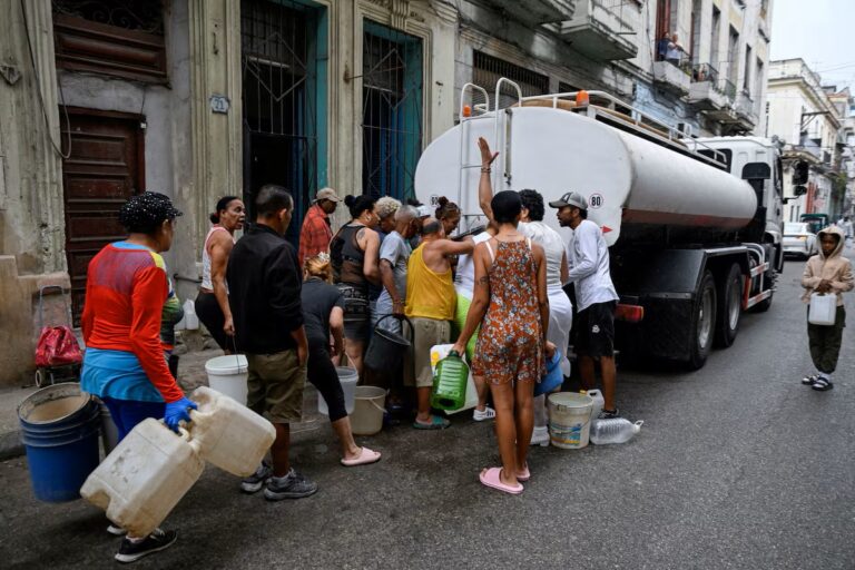 Ρωσικό πετρελαιοφόρο έφτασε στην Κούβα καθώς η Μόσχα δεσμεύεται να σταθεί στο πλευρό της Αβάνας – Ο Τραμπ λέει «κανένα πρόβλημα»